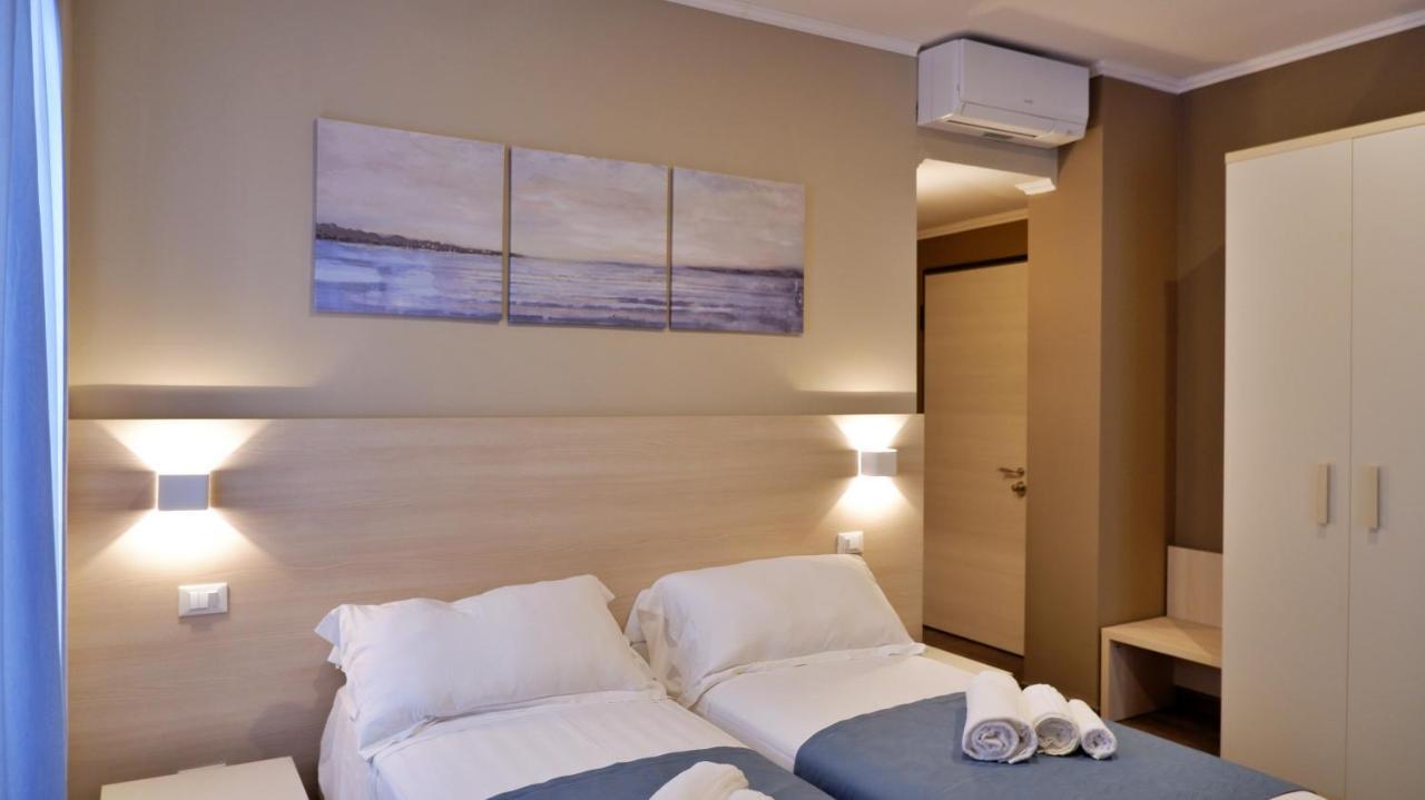 Pianomare Riviera Apartments And Rooms Imperia Buitenkant foto