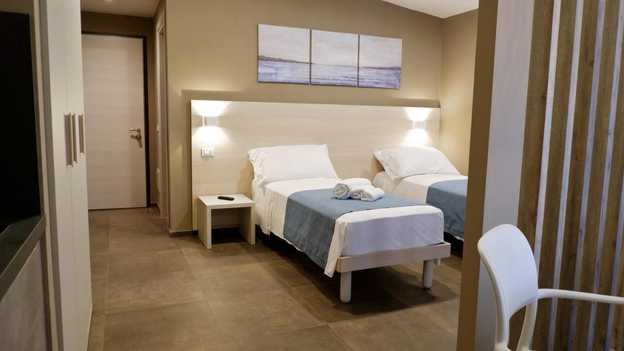 Pianomare Riviera Apartments And Rooms Imperia Buitenkant foto