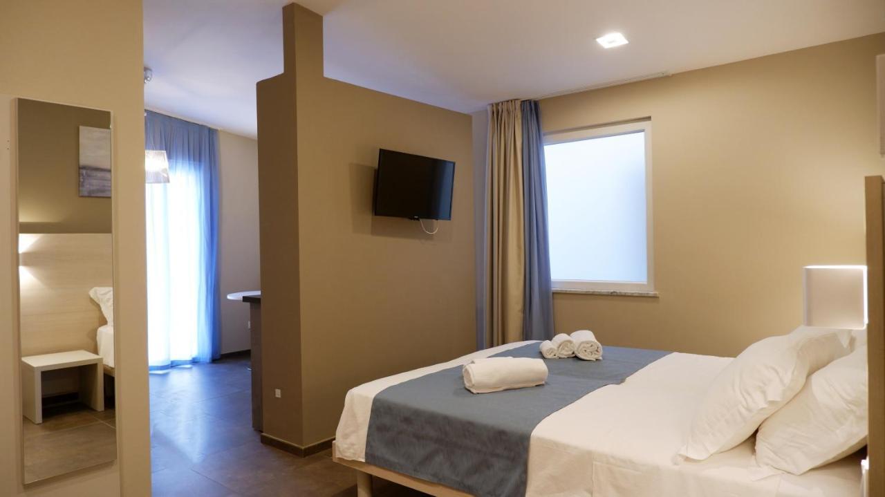 Pianomare Riviera Apartments And Rooms Imperia Buitenkant foto
