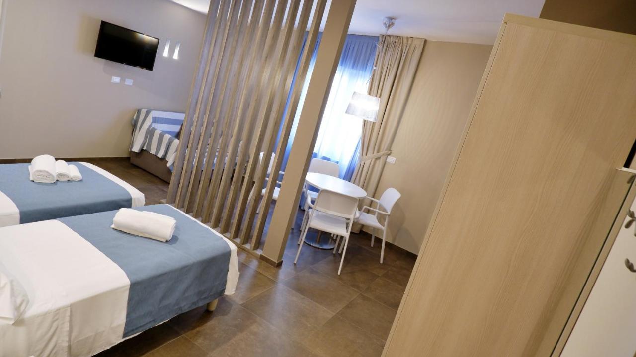 Pianomare Riviera Apartments And Rooms Imperia Buitenkant foto